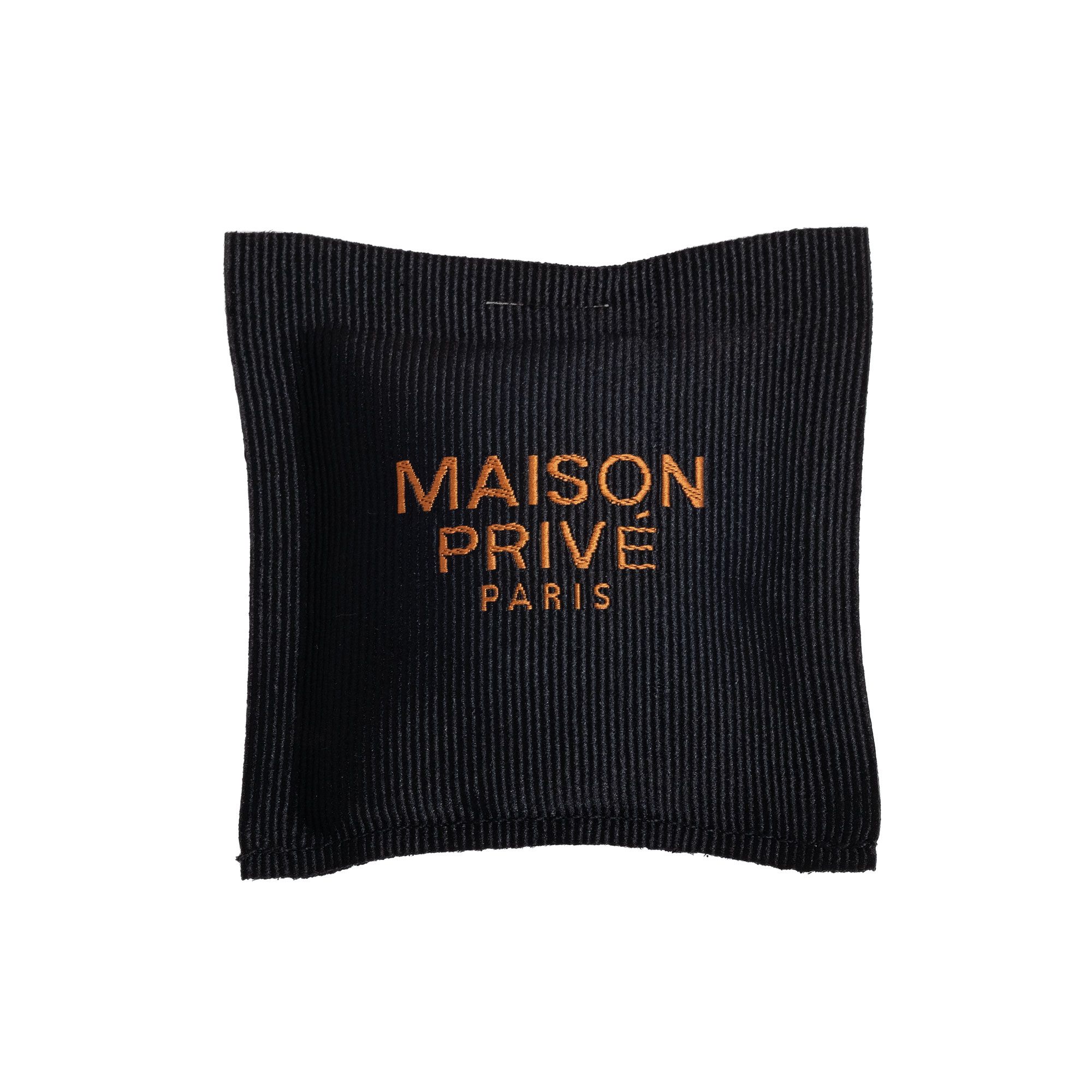 RAUDONOS UOGOS IR VANILĖ | Automobilio kvapas MAISON PRIVE