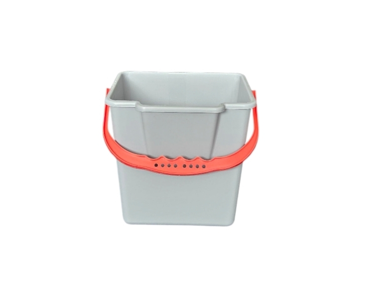 Perdirbto plastiko pilkas kibiras su raudona rankena, 6L